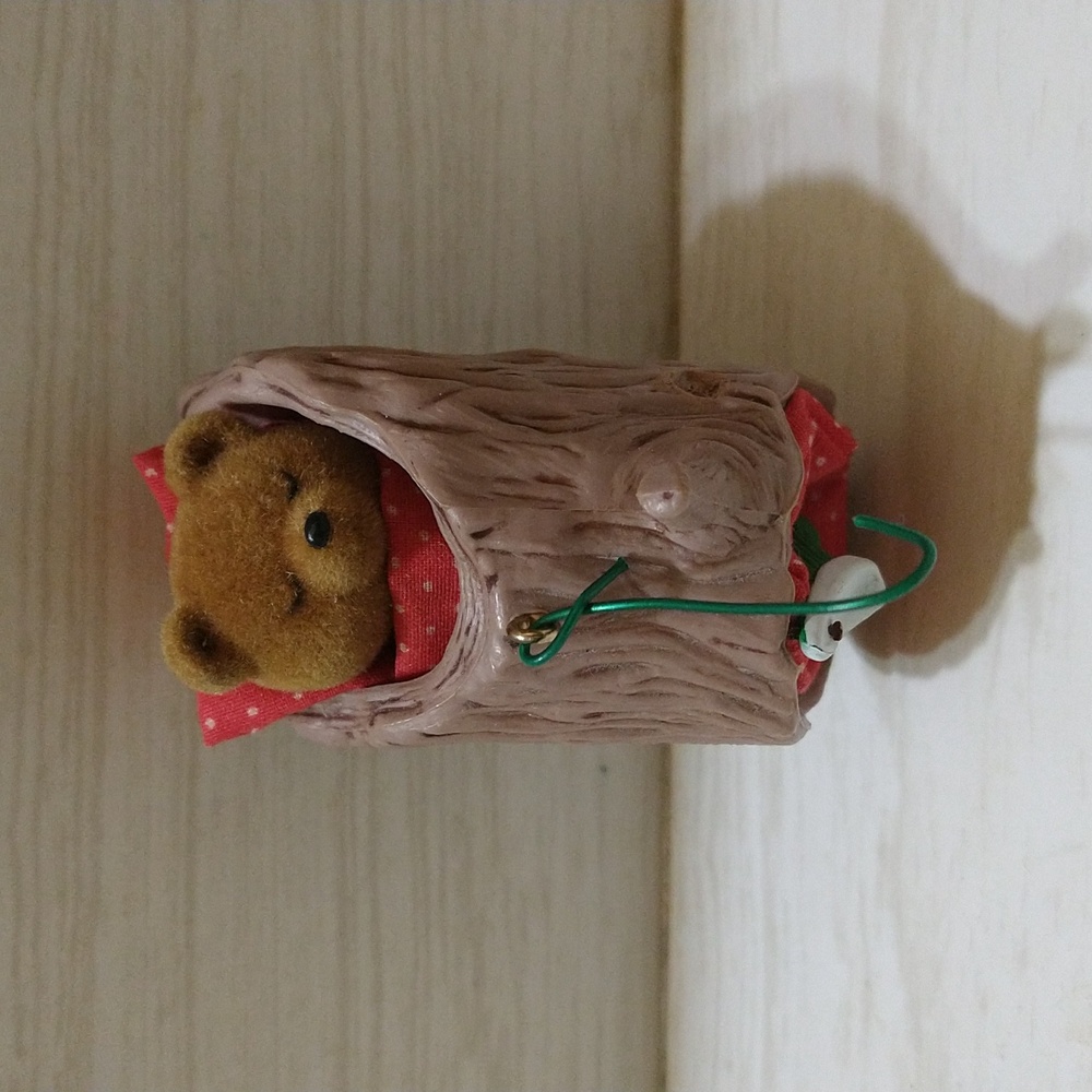 Vintage 1985 Hallmark Do not Disturb Bear in Log Christmas Ornament Handcrafted
